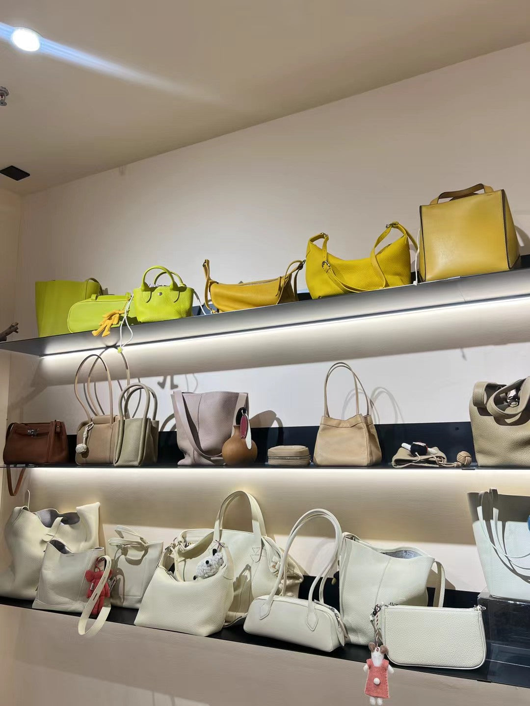 Cream and yellow bags in the Sunchain photo collection