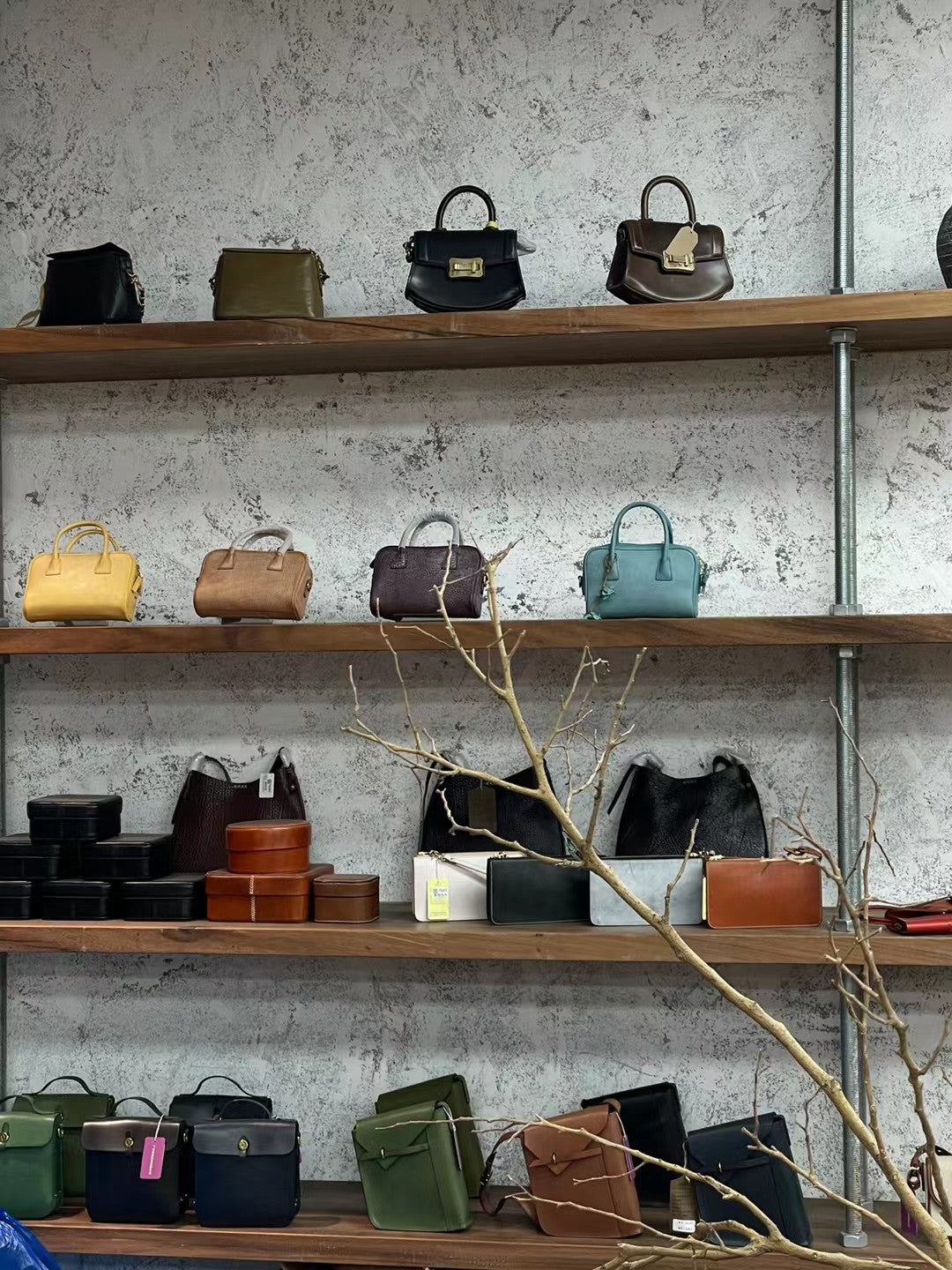 Structured top-handle bags in the Sunchain photo collection
